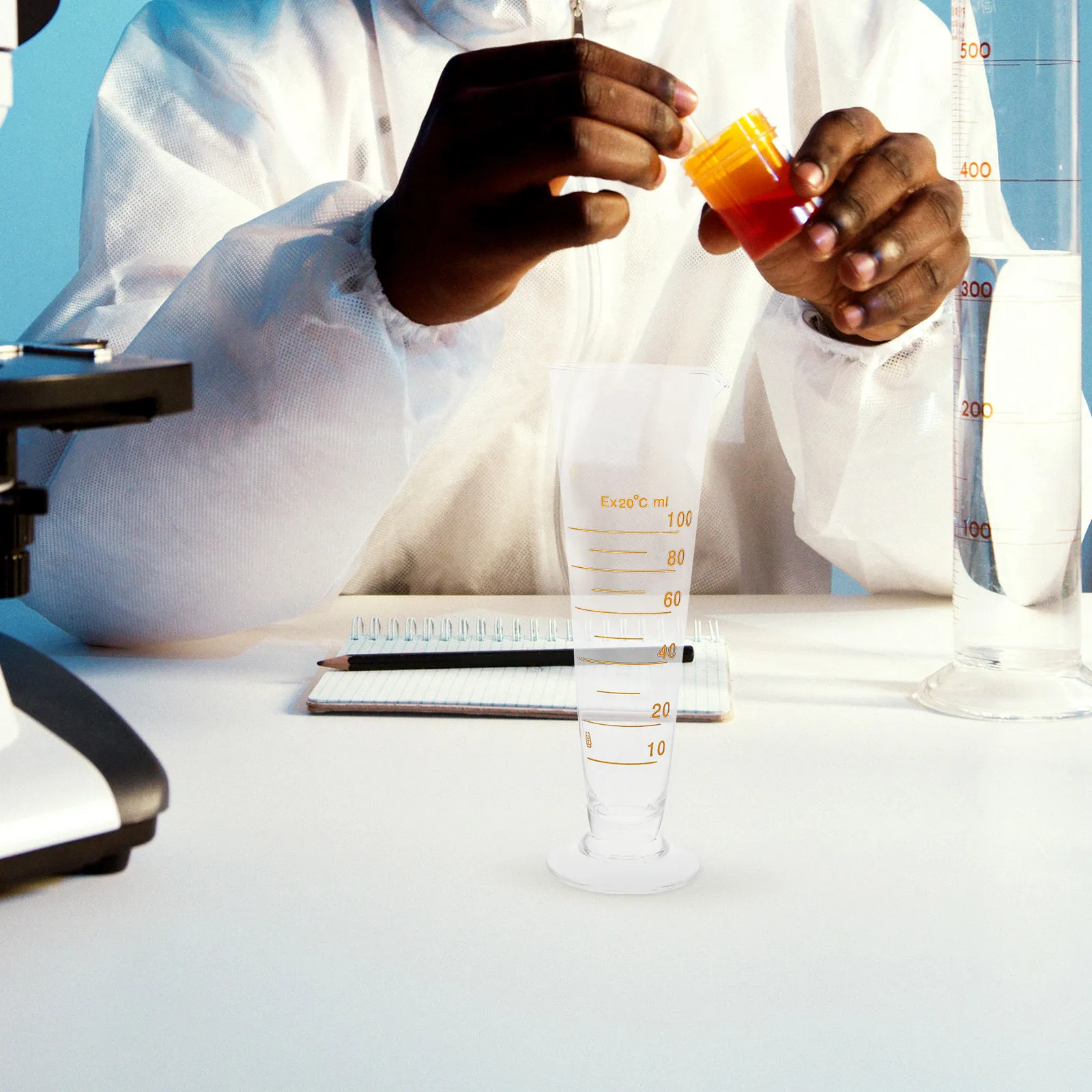 Glass Measuring Beakers Set Lab Equipment with Accurate Scale Smooth Pouring Triangular Stability Ideal for Liquid Measurement