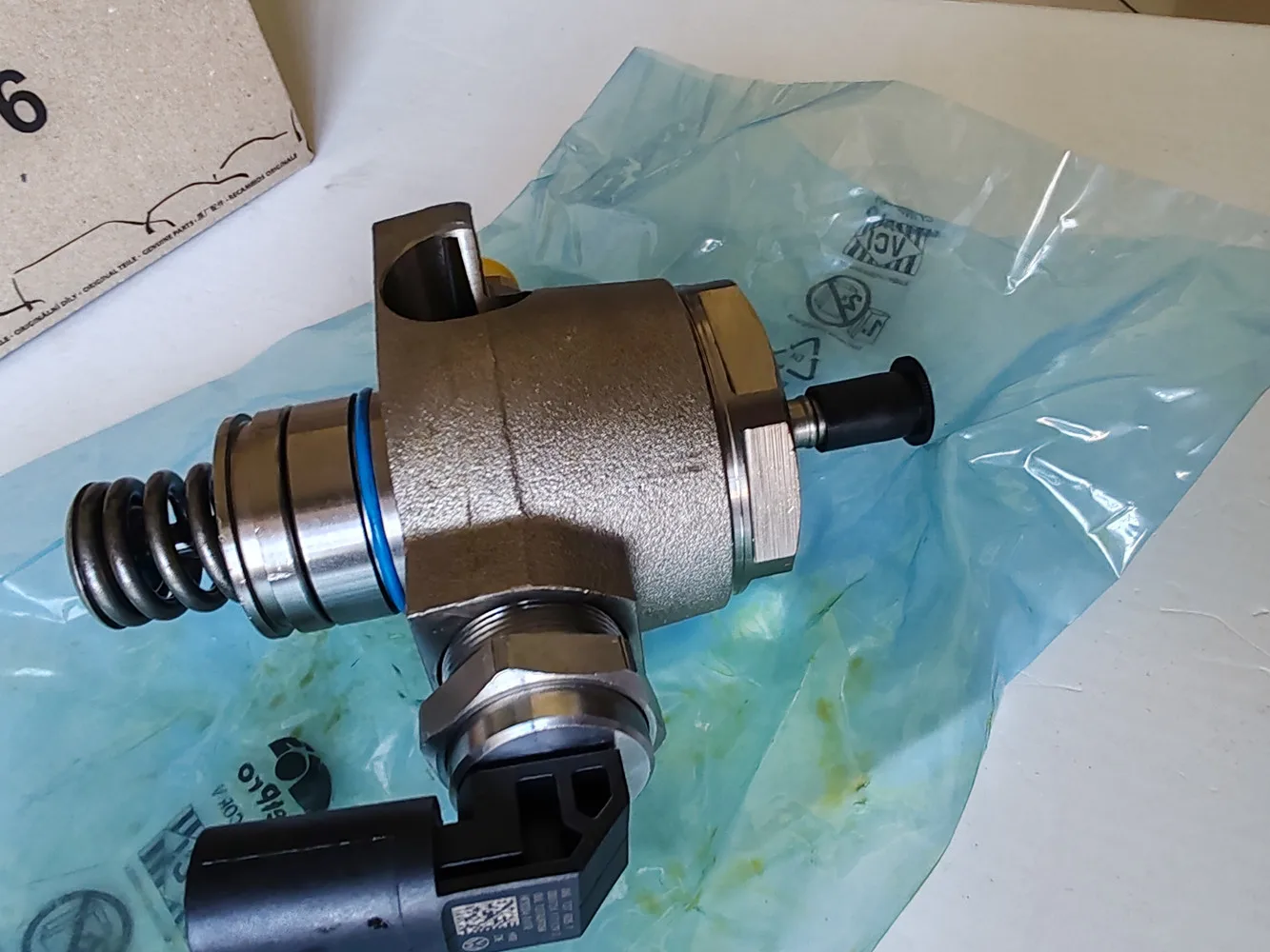 Made In Germany Genuine OEM EA888 Gen3 2.0T High Pressure Fuel Injector Pump 06L127025T For Audi A3 A4 A6 S3 VW Golf MK7 2.0T
