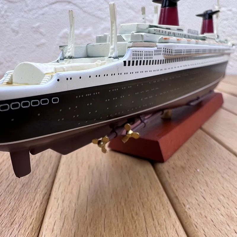 New product 1:1250 classic cruise ship model,simulation of luxury ship decorations,collection of gifts,wholesale