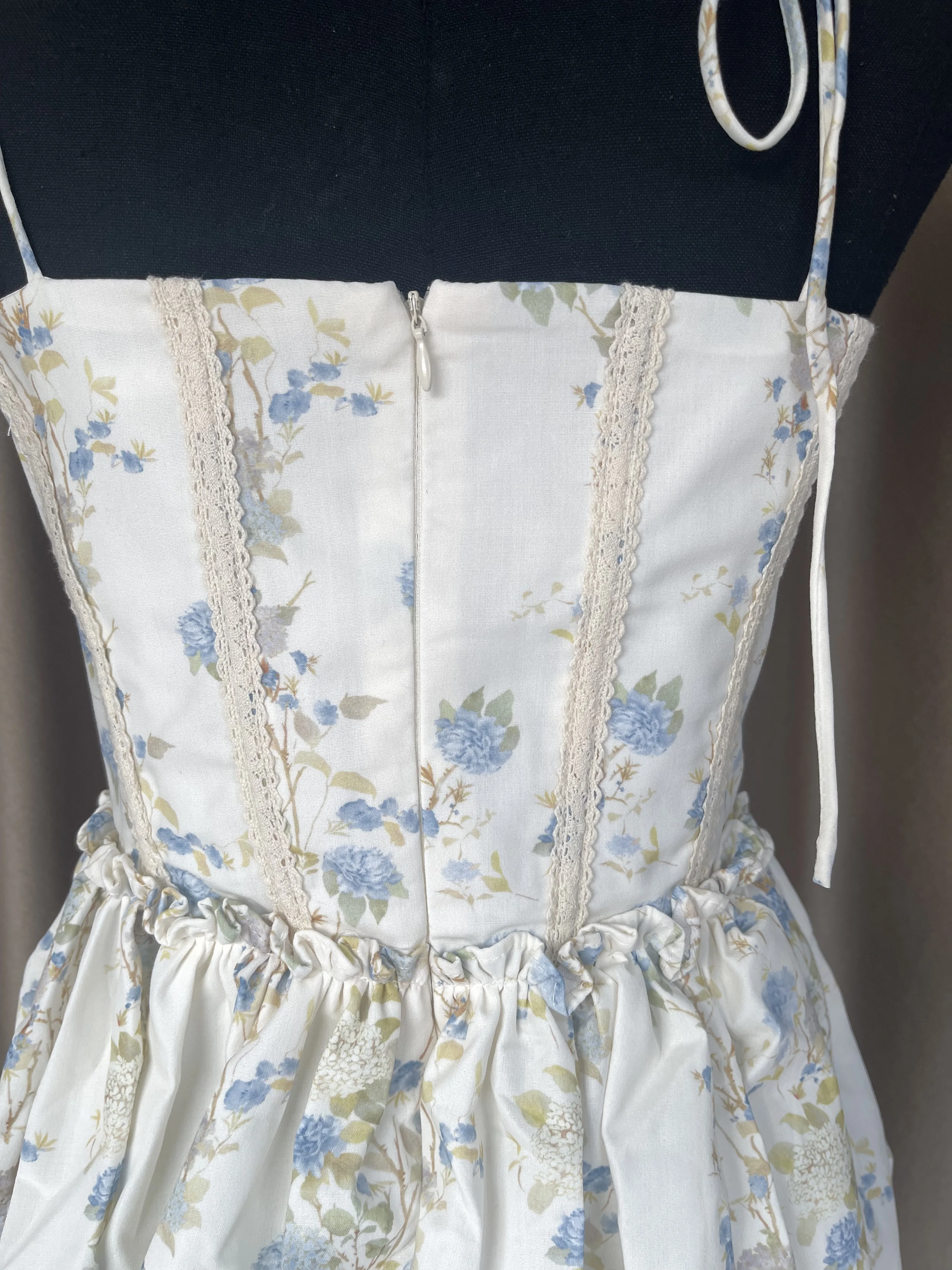 여성 섹시 민소매 플로럴 프린트 미니 드레스 우아한 이브닝 파티 프롬 가운 디자인 소녀 의류 클럽 쇼 생일 의상