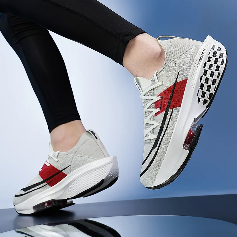 Nouvelles chaussures de sport unisexes quatre saisons antidérapantes confortables mode semelle épaisse vêtements respirants résistant baskets de loisirs de course