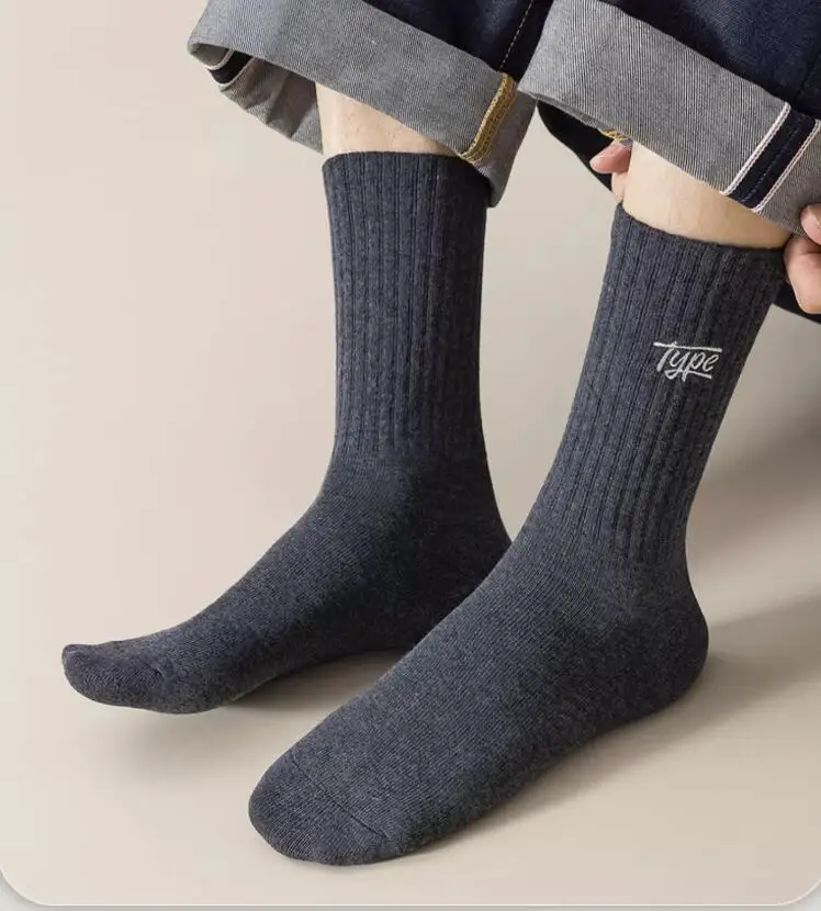 6 Paar modische Herren-Sportsocken, die bis zur Mitte der Wade reichen, mit Buchstabenmuster, hohe Socken für Frühling, Sommer und Herbst, geeignet für Sport und den täglichen Gebrauch. – Detail 4