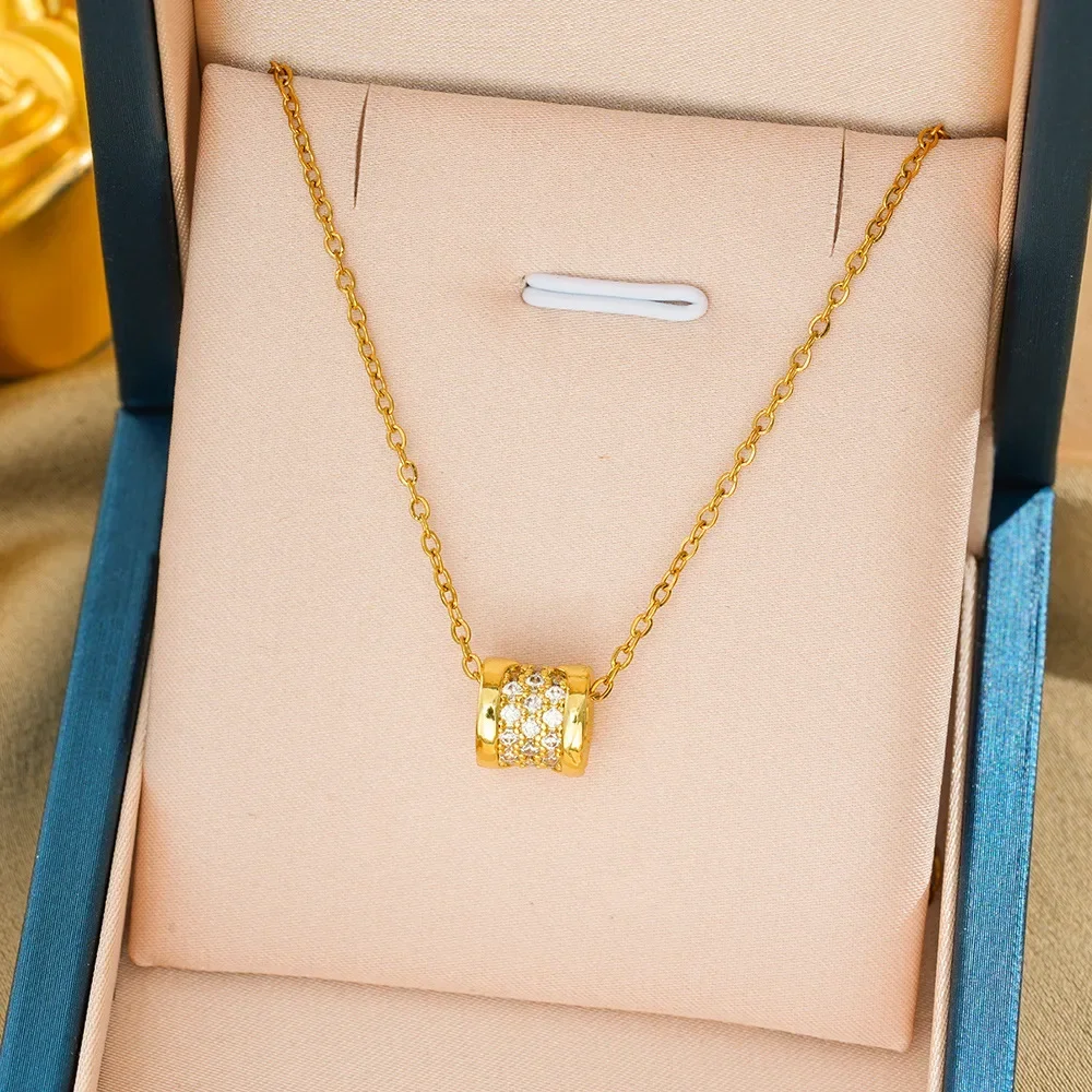 Новейшее женское колье 2025 года, слегка инкрустированное цирконом, титановой сталью, очень сильный дизайн.