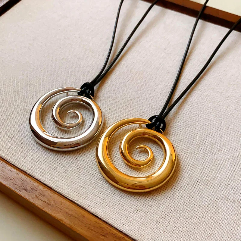 Metal Conch Spiral Shape Pendant Necklace Women'S Fashion Marine Leather Rope Necklace Creative Design Sweater Chain Jewelry