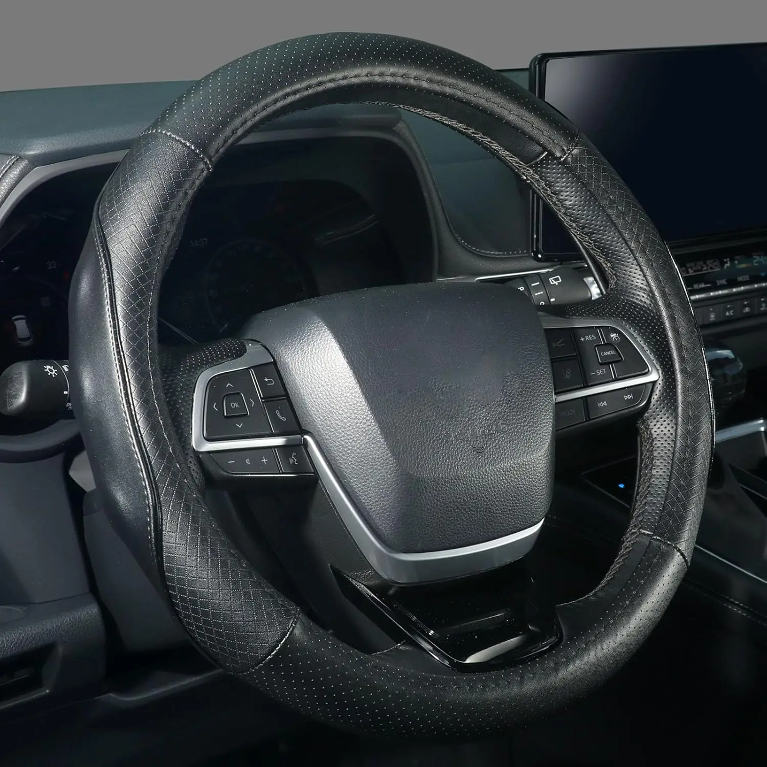 

Премиальный чехол на руль из натуральной коровьей кожи, универсальный для автомобилей, внедорожников, грузовиков, 14,5-15 дюймов, черный