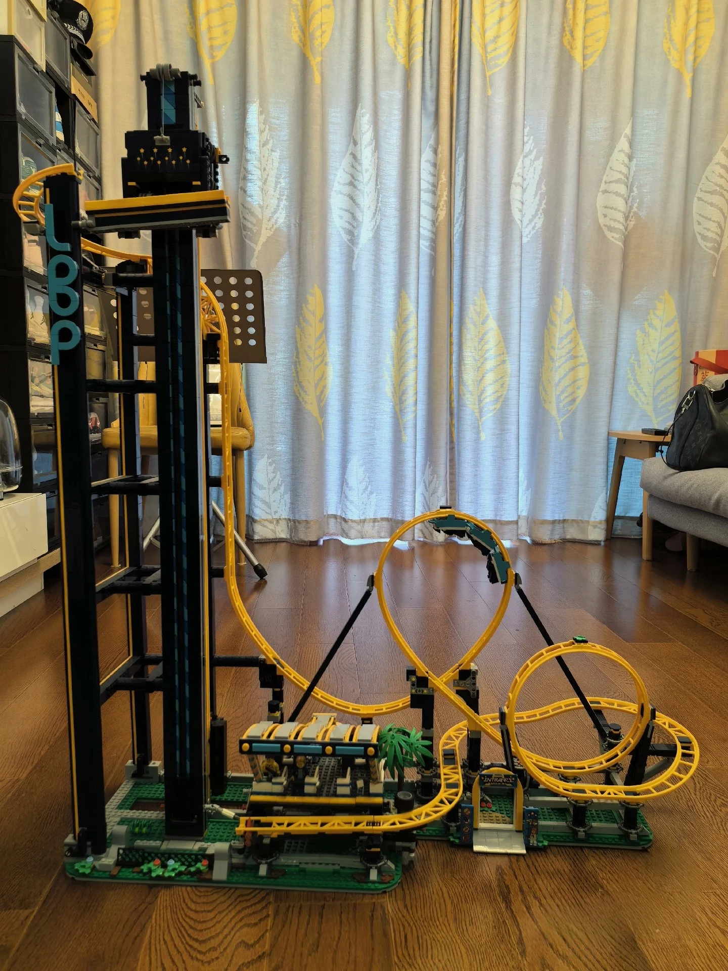 

Compatiable 10303 3756 PCS Loop Building Block Bricks Roller Coaster Amusement Park Toy For Birthday Christmas Kids Gift