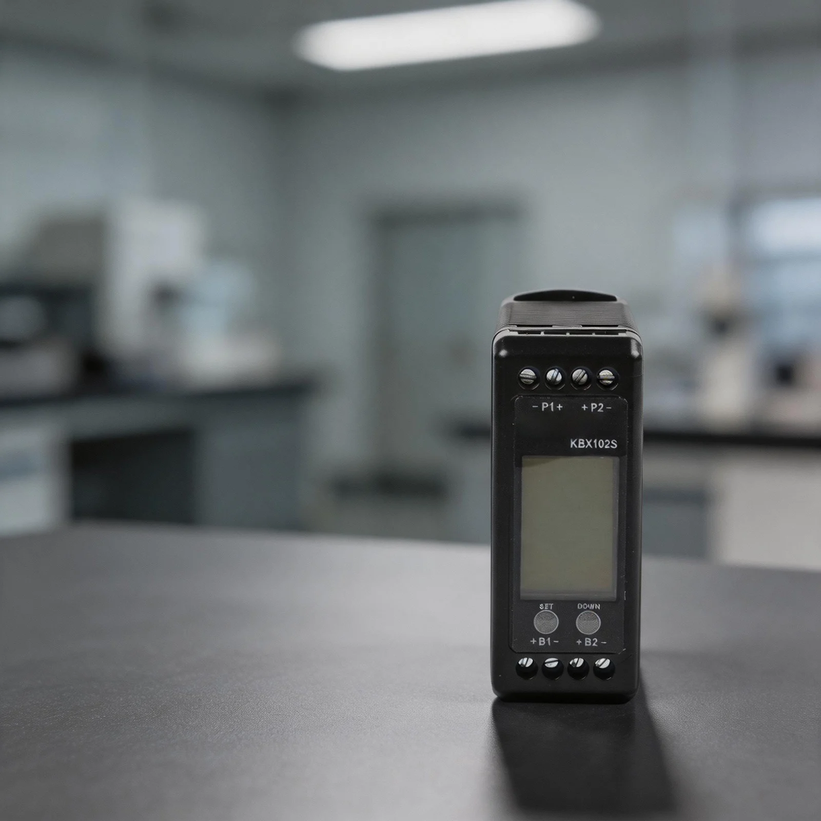 Battery Charging 85*75*30mm Battery Equalizer Battery Management Self-Consumption Current 8mA LCD Display Supported
