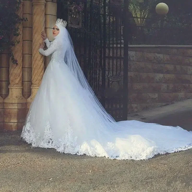 Customized Muslim Modest High Neck Full Sleeves Custom Made Puffy Tulle Ball Gown Lace Wedding Dress Arabic