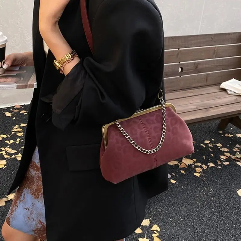 

Удобная сумка с регулируемым ремешком и матовым леопардовым принтом для женщин