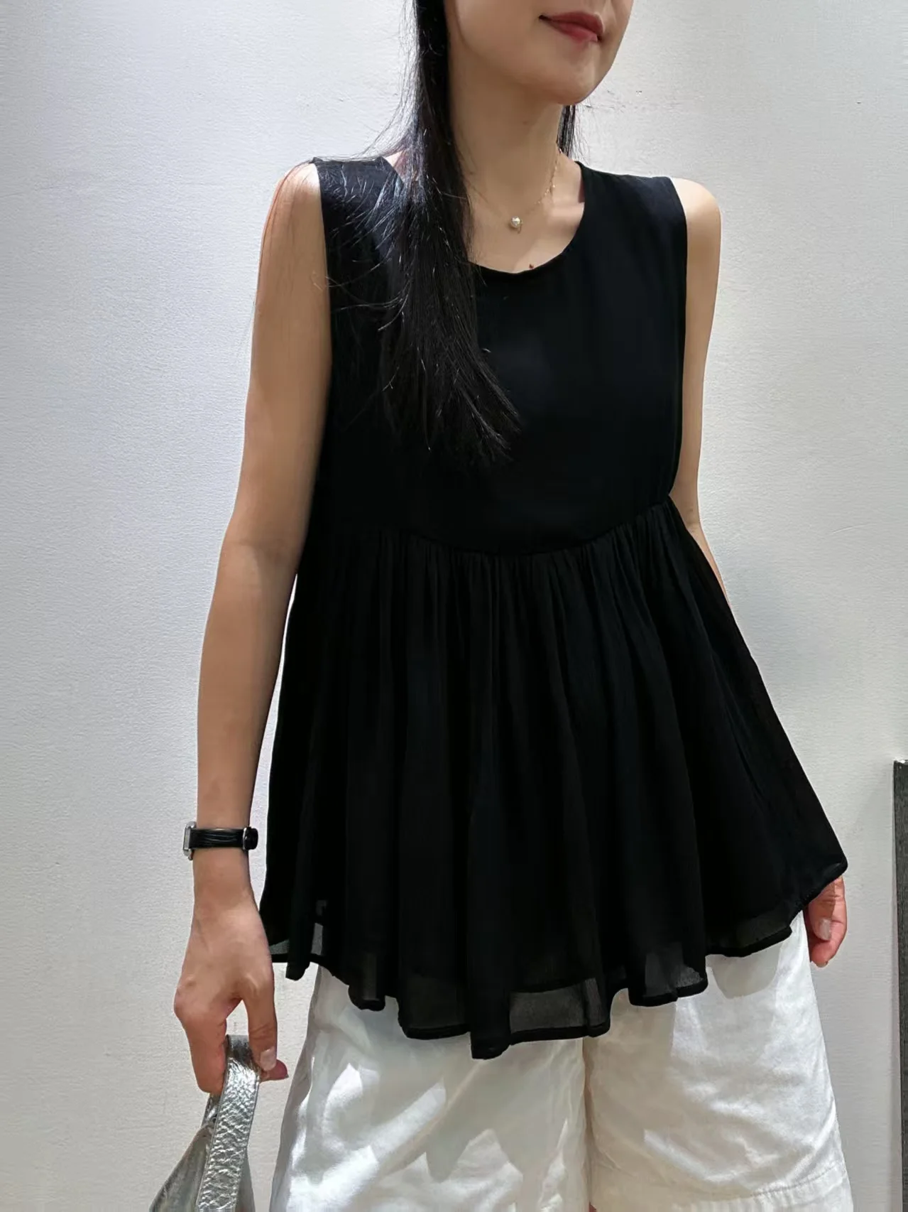 

Black Sleeveless Vest Women's Casual Style 2026 Summer New Fashion Slimming Ruffle Hem Top Versatile Loose Fit Casual Shirt