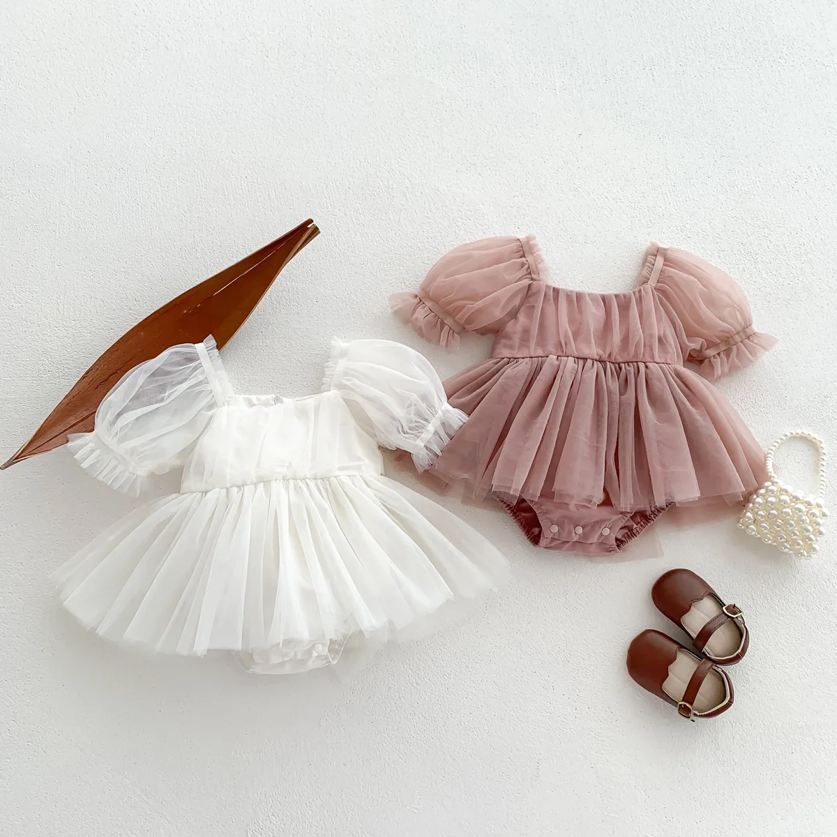 

2024 New Summer Fashion Newborn Solid Mesh Puff Sleeves Big Bow Princess Bodysuit Dresses Comfort Girl Baby Cotton Onesie Dress