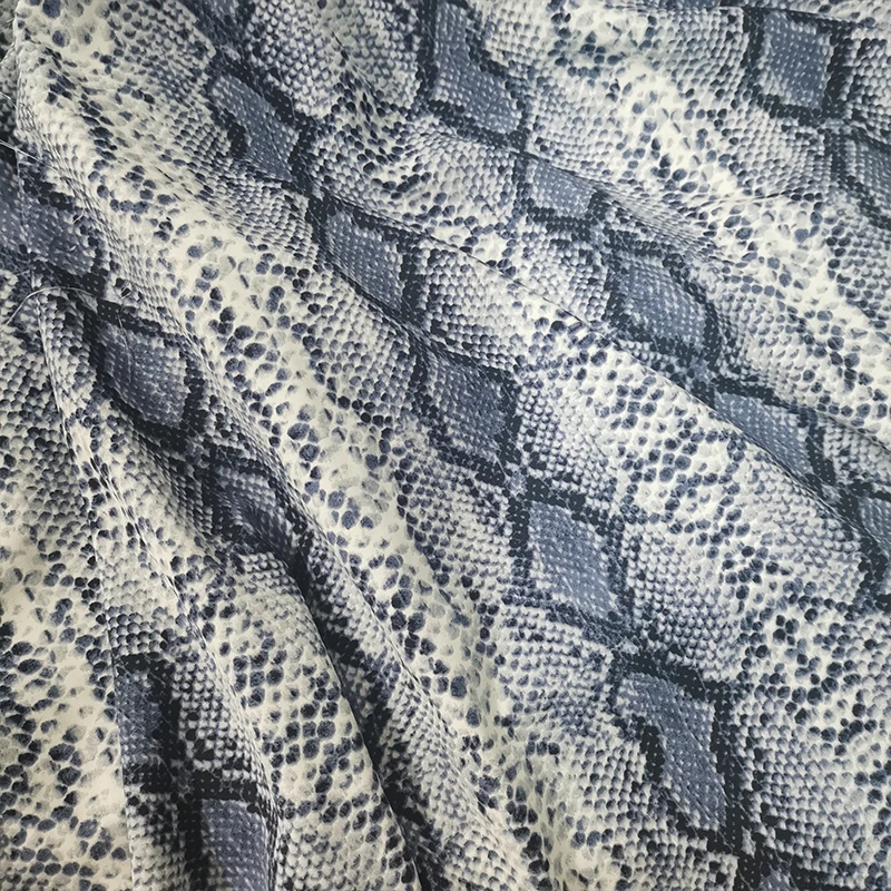 Buona imitazione tessuto Chiffon di seta grigio-blu Sexy serpente pitone stampa motivo gonna in Chiffon tessuto materiale da cucire abito fai da