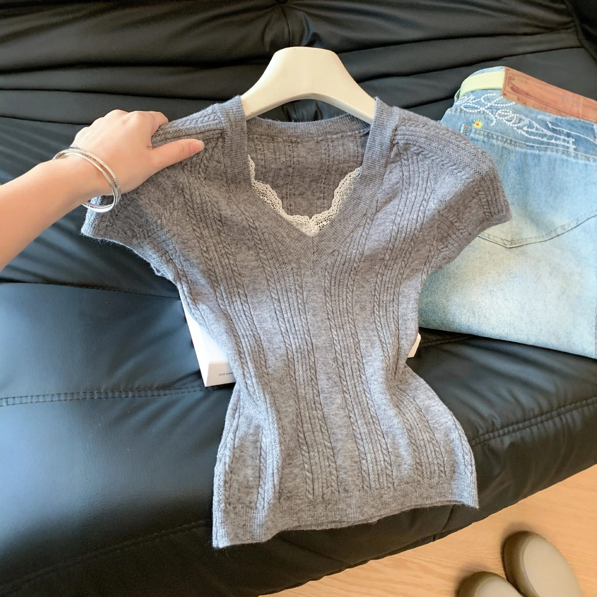Coquette Style Lace Trim V Neck Knit Top Women's Short Sleeve Cable Knit Slim Fit Casual Tee
