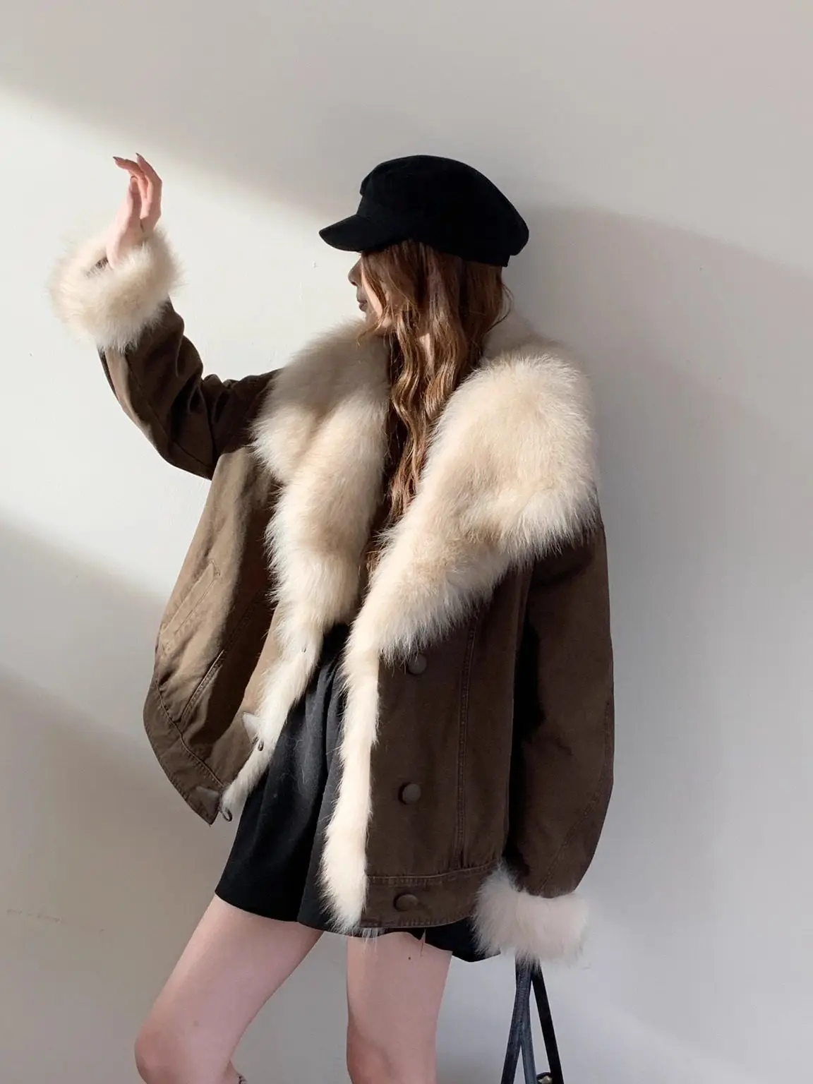The new winter style of the "Workwear Parker 2025" fox fur coat with a front opening and a white goose down inner jacket for wom