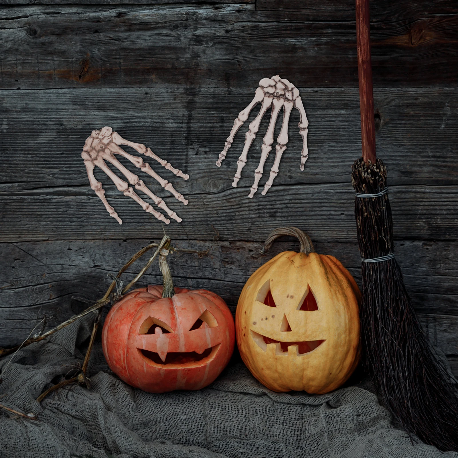 

Skull Palm Bone Decorations Resin hand Scary Bones Halloween Props Gifts Realistic Skeletons Pendulum