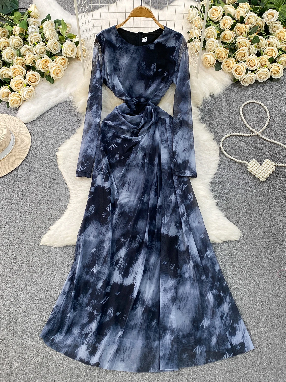 

Elegant Long Sleeve Printed Mesh Dress Women's Summer Design Slimming Gown High Waist A-Line Skirt Suitable for City Commutin...