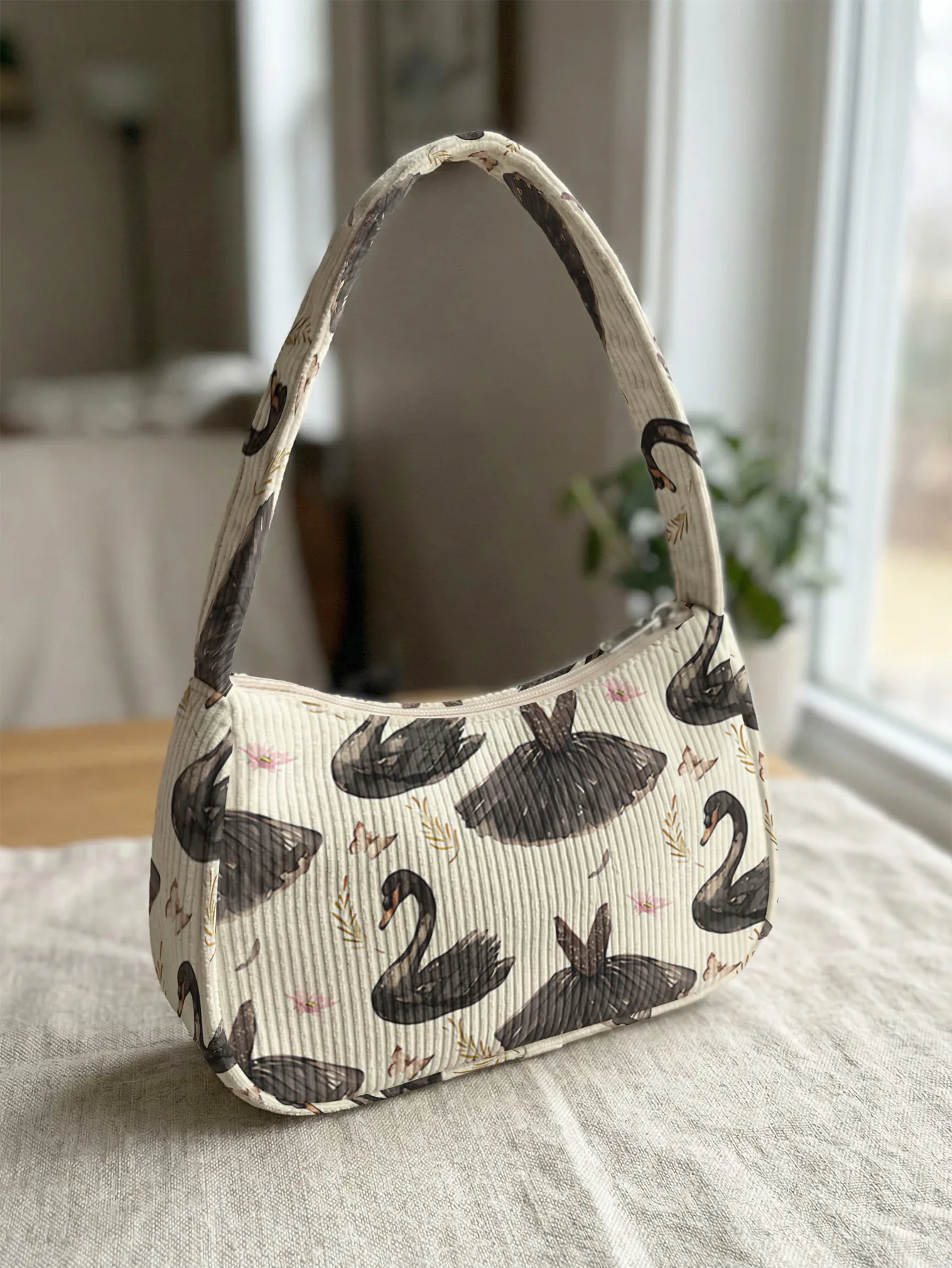 Bolso de Hombro Elegante y Moderno con Estampado de Cisne Negro y Bailarina, Bolso de Axila Romántico de Pana Beige