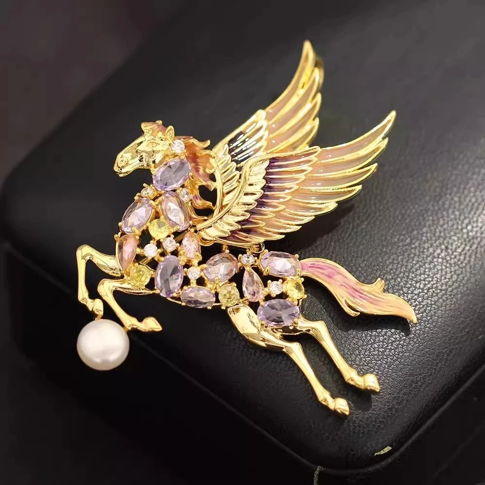 Luxury Colored  Flying Horse Brooch for Women Men Pins Colorful Animal Brooches Fashion Clothing Accessories Party Coat Jewelry