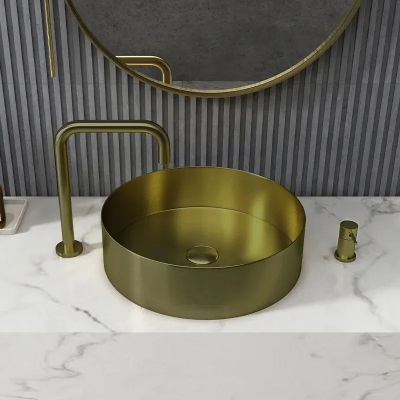 تتضمن استنزاف المنبثق المطابق لحوض الحمام من مادة الفولاذ المقاوم للصدأ