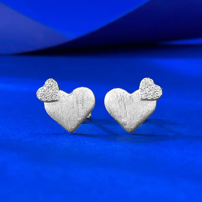 

Новые весенне-летние серьги из серебра 925 пробы с матовым покрытием Love, модные, универсальные и элитные.