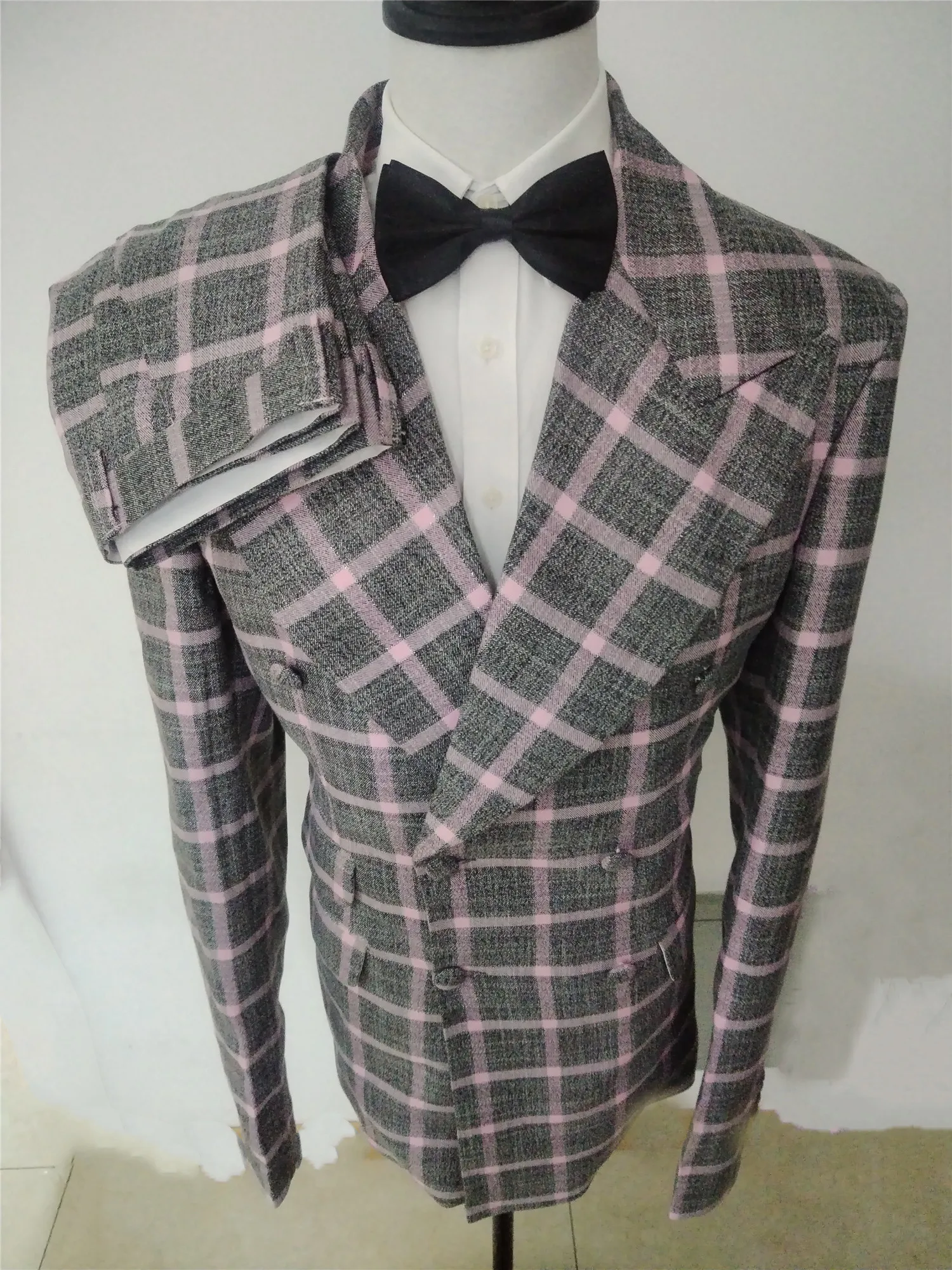 Custom Latest Design Formal Wedding Suits for Mens Grey plaid Pink lines Fashion double breasted Groom Prom Blazers Mans Tuxedos