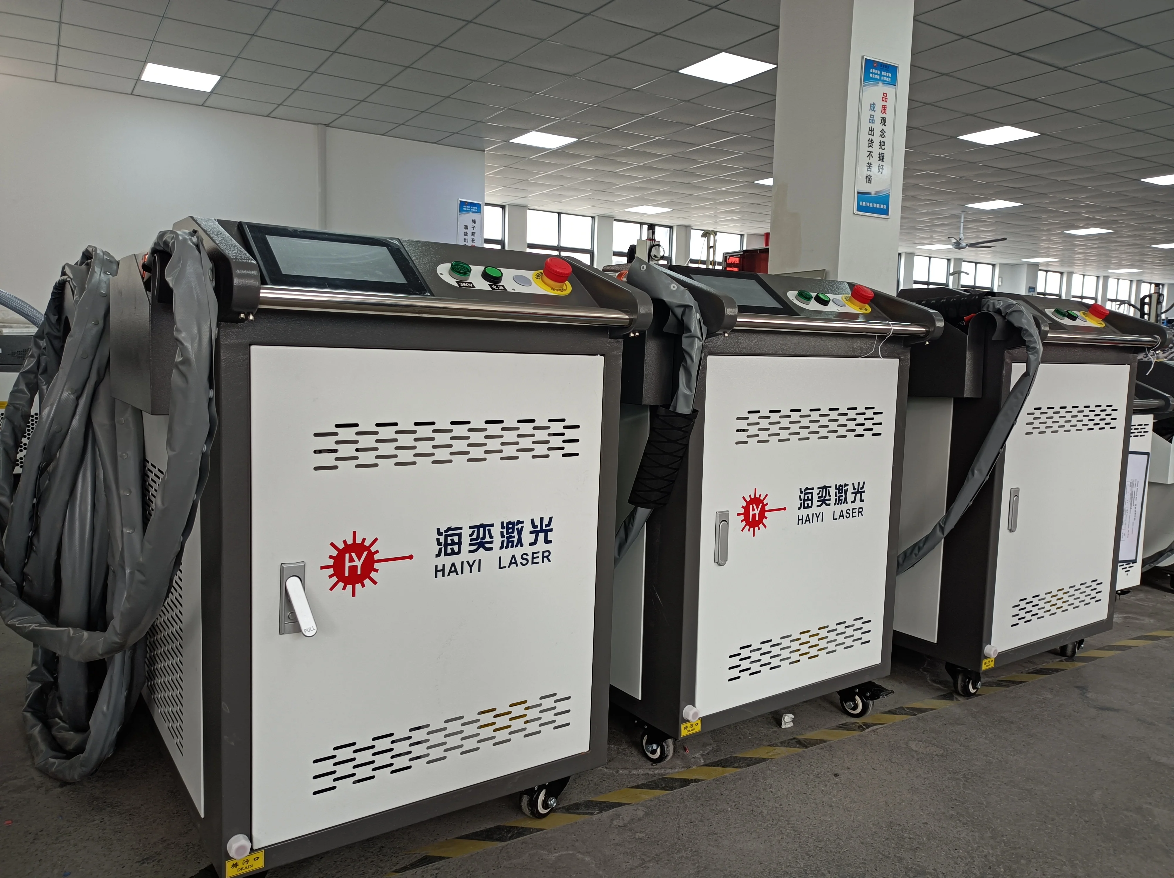 Рисунок 3 - волоконная лазерная машина для