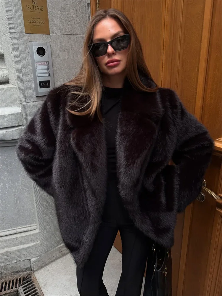 เสื้อโค้ทขนเฟอร์เทียมสีดำสุดหรูสำหรับผู้หญิง ฤดูหนาว สวมใส่ไปทำงาน ปกเสื้อแบบปกเชิ้ต แขนยาว เสื้อคลุมคาร์ดิแกน เสื้อคลุมขนเฟอร์เทียมสำหรับผู้หญิง อุ่นสบาย รุ่นปี 2025