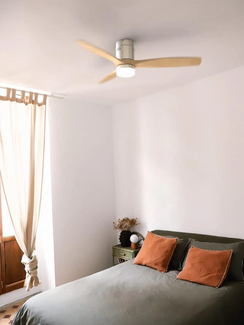 CREATE / WINDCALM/Ventilador de techo con luz nihquel aspas madera claro con Wifi y mando / 40W, Silencioso, Ø132 cm, ABS, 6 velo