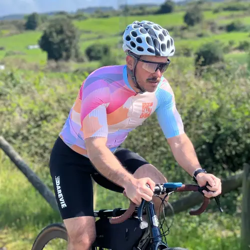 Imagen 2 del producto DAREVIE Pantalones cortos de ciclismo para hombre, Shorts de LICRA elástica de secado rápido con bolsillos, nivel de entrenamiento 2025, 4 vías