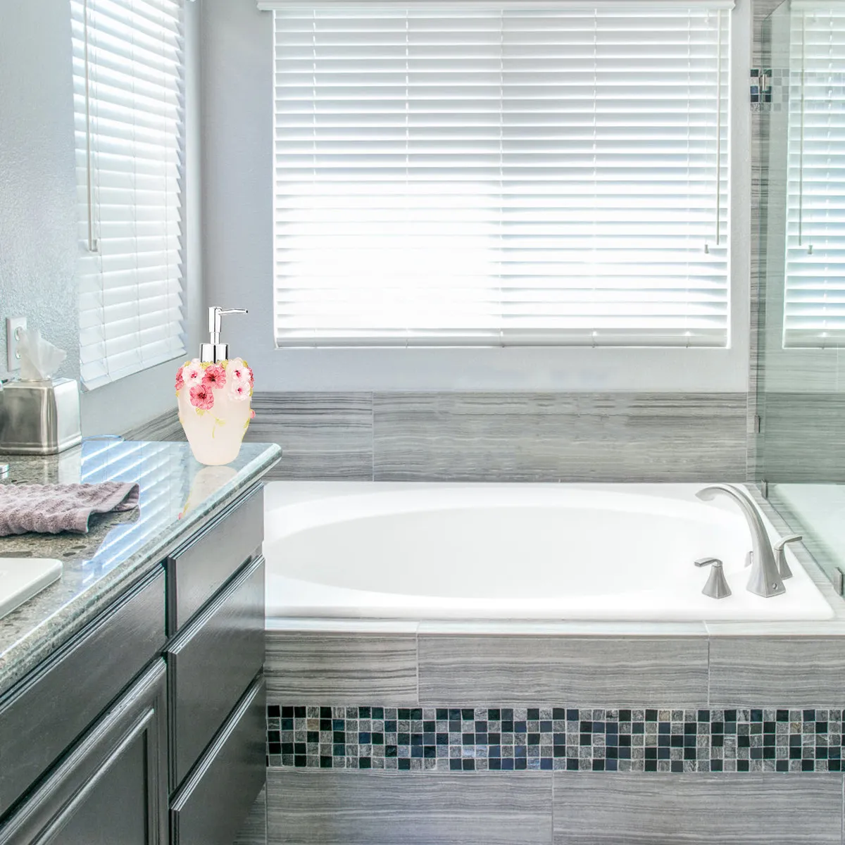 

European Style Press Pump Bottle 300Ml Elegant Refillable Portable Dispenser for Shampoo Body Wash Lotion Container