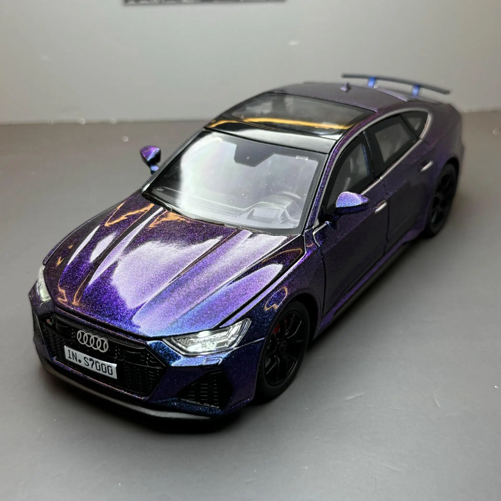 1:24 RS7 Supercar luxe grande voiture alliage moulé sous pression modèle voiture son et lumière passe-temps objets de collection cadeaux garçons