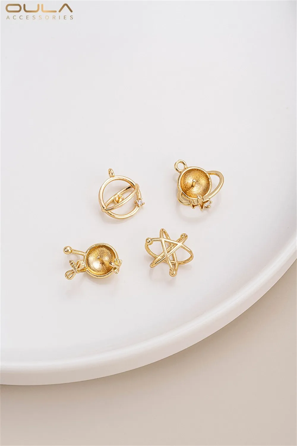 

14K Gold-plated Half-hole Bead Support Pendant Diy, Airplane Circling The Earth, Bee Galaxy Bead Ring Inlaid Round Bead Pendant