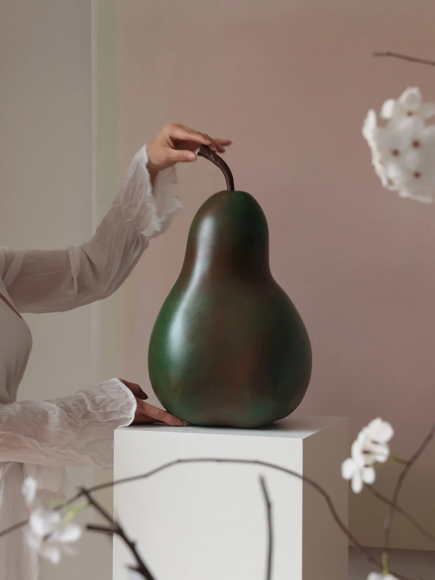 Medieval ornament pear art home decoration fiberglass fiberglass wabi wind living room entrance bogu rack