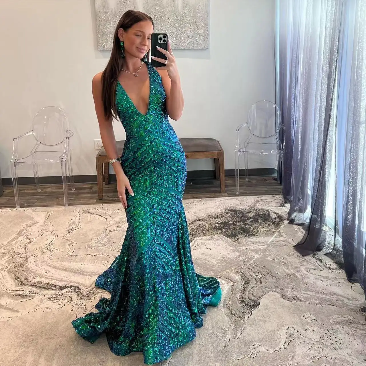 Customized emerald green mermaid halter prom dresses 2024 deep v neck sparkly sequins long evening gowns arabic