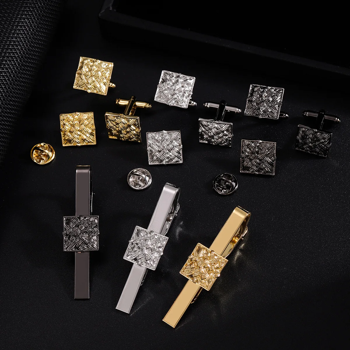 

Men's Cufflinks Tie Clip Brooch Set Square Cross Pattern High-end French Suit Shirt Accessories Men Wedding Cuff Links 4pcs Sets