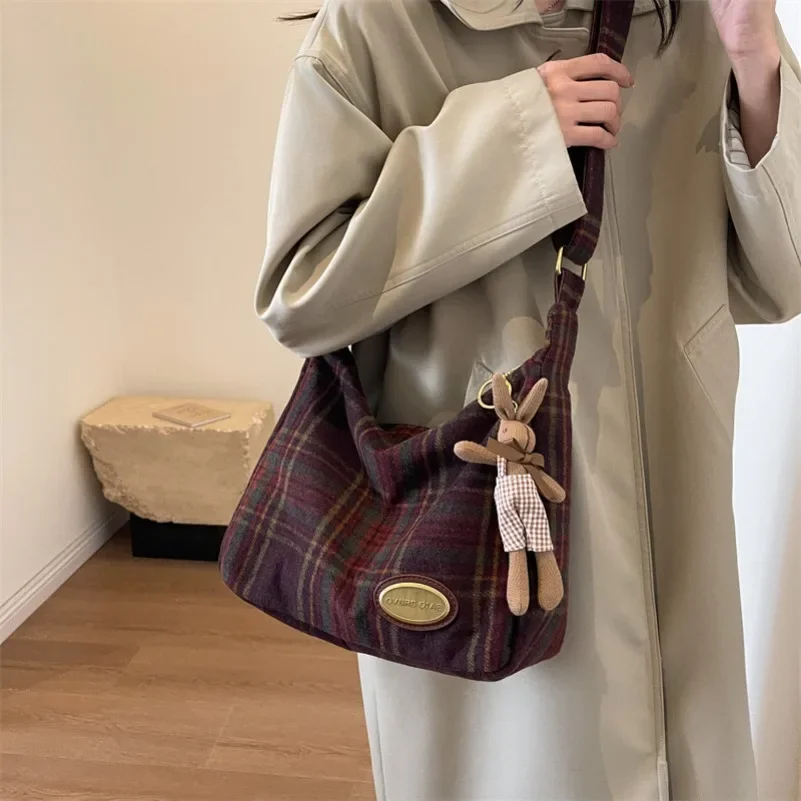 

2025 New American Retro Crossbody Bag Female Plaid Tweed Shoulder Bag Niche Fashion Girls Backpacks