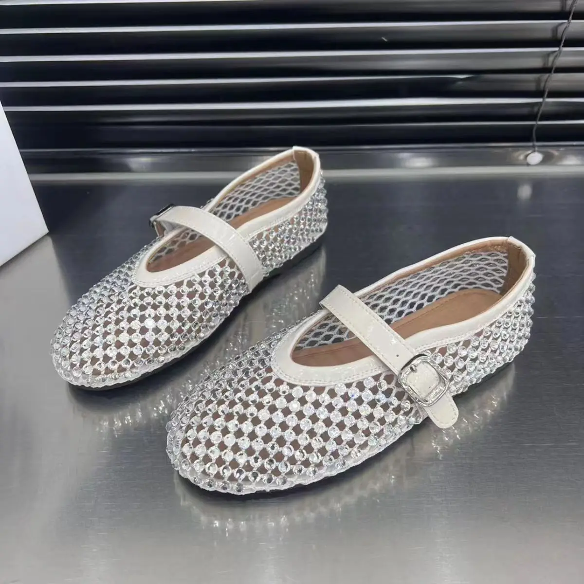 Women Sandals Summer New Explosive Fashion Sexy Hot Lightweight Sandals Comfortable Breathable Mesh Sandals Zapatos De Mujer