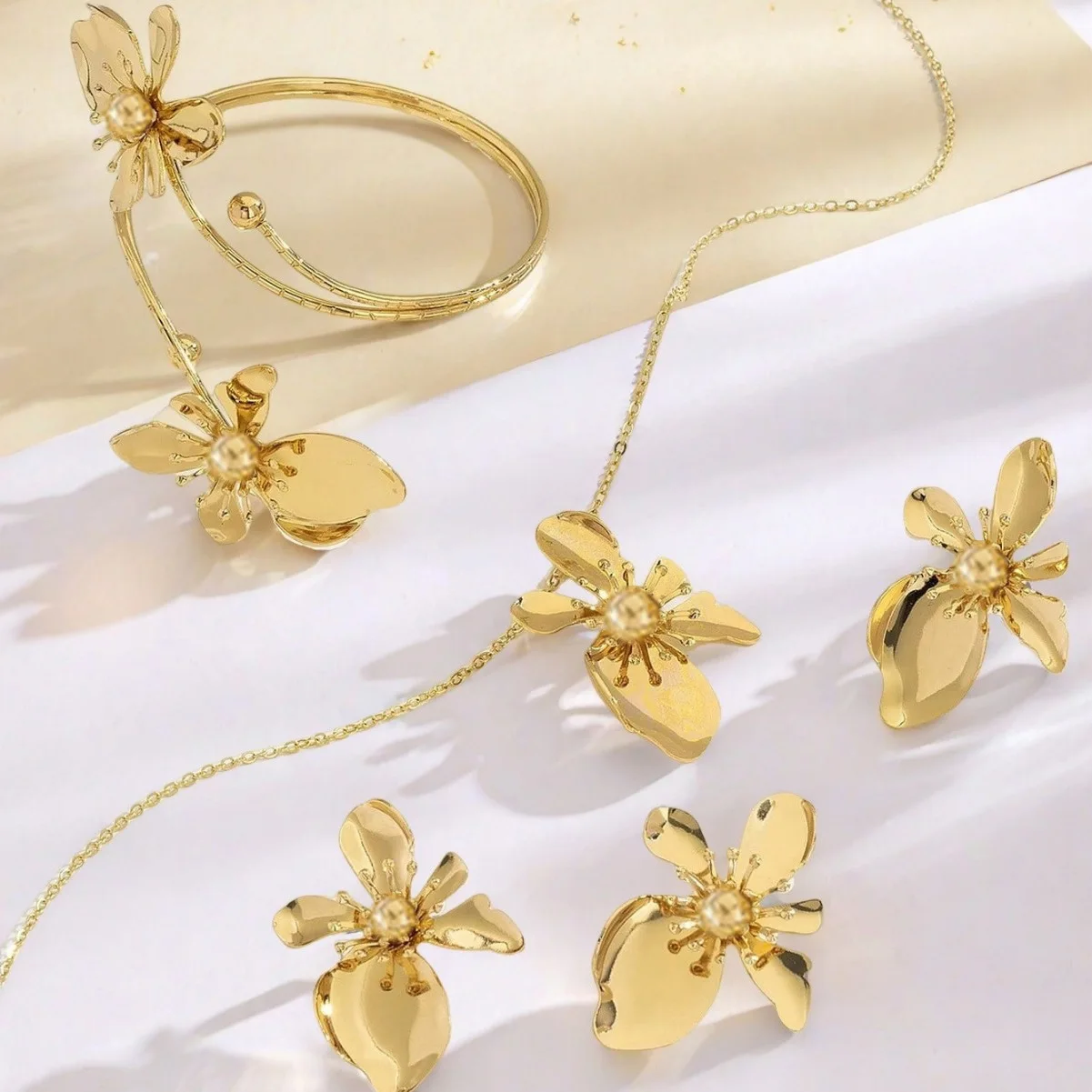 Women's Elegant Retro Flower Bracelet Ring Stud Earrings Necklace Set