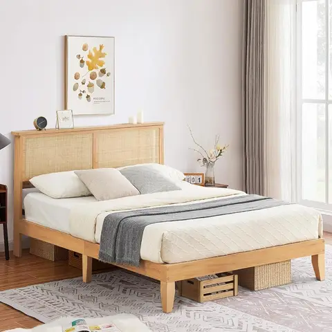 Marco de cama tamaño Queen de ratán con cabecera natural, estilo bohemio, cama de madera iluminada por LED