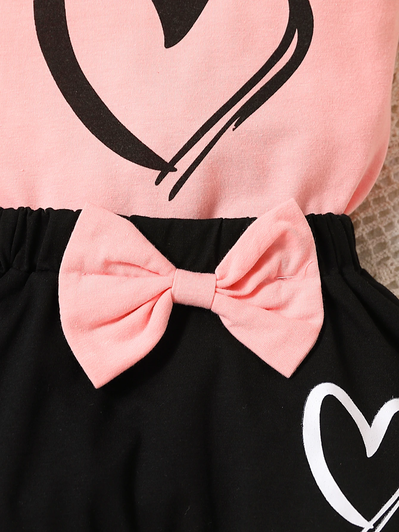 طقم مكون من قطعتين من بذلة مثلثة مطبوعة برقبة دائرية لطيفة وسروال قصير مزين بفيونكة للفتيات الصغيرات في الصيف #5