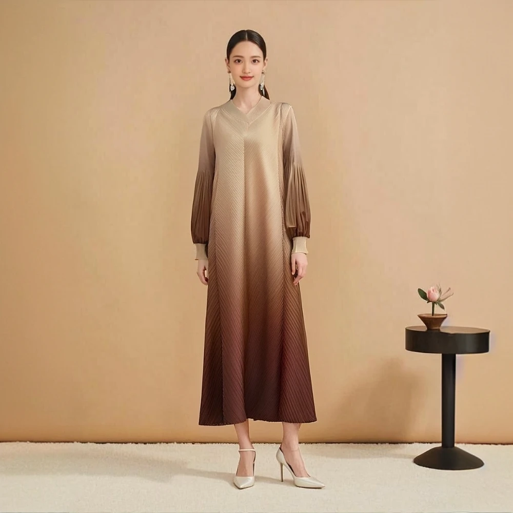 

Miyake Pleats 2025 New Spring/Autumn Women's Dubai Pleated Robe Elegant Gradient Color Bubble Sleeve Long Skirt Loose Dress