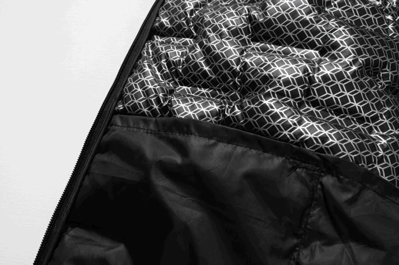Outdoor Windproof Hooded Parkas Men Winter Thicken Warm Outerwear Men Puffer Jackets Male Fashion New Padded Quality Parka Coats