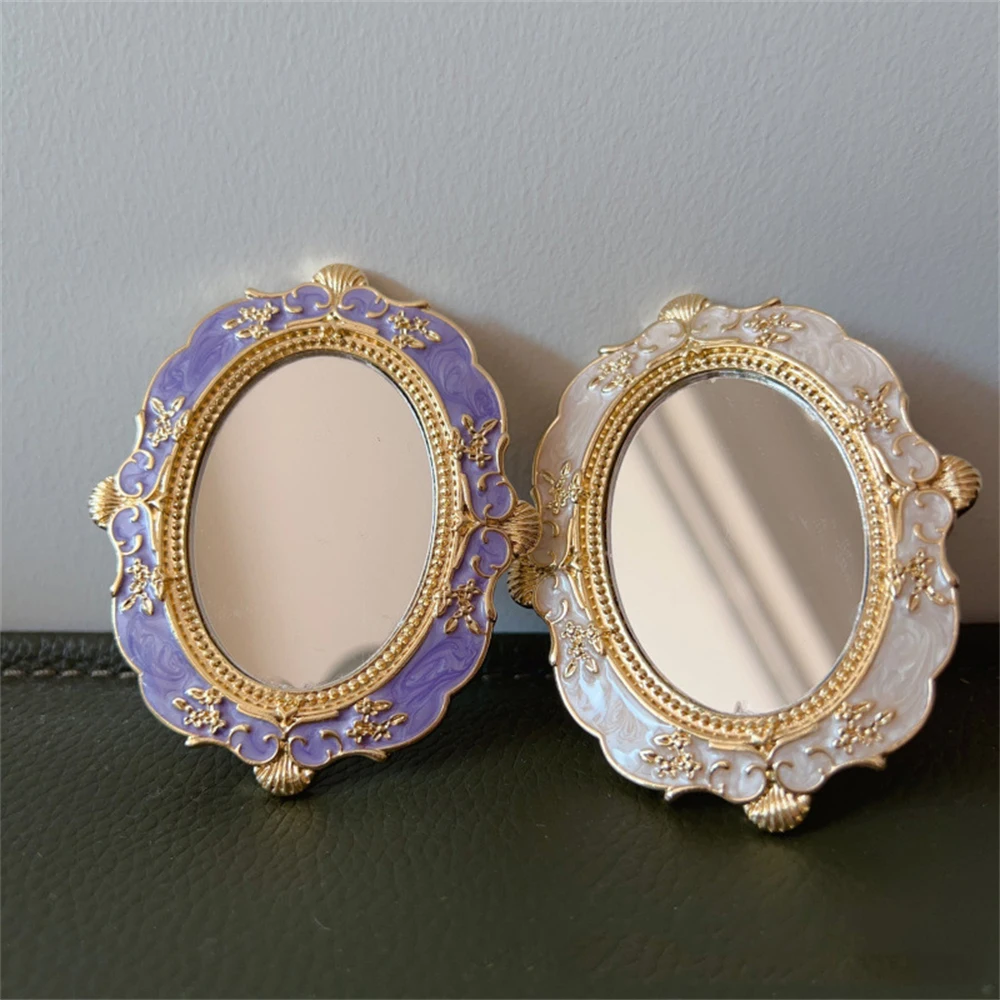 Specchio a mano in rilievo dorato Specchio per trucco europeo retrò Specchio portatile per la casa creativa Decorazione semplice Specchio in stile Grand imperiale