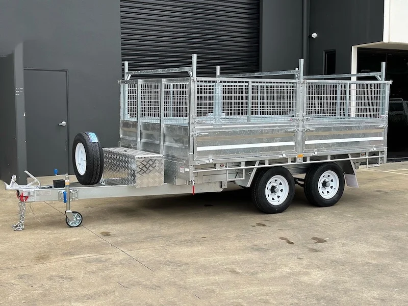 مقطورة قلابة هيدروليكية مجلفنة 12x7 مزدوجة المحور مع سلالم 2.5T 3500 كجم ATM 2000 كجم فرامل كهربائية حمولة