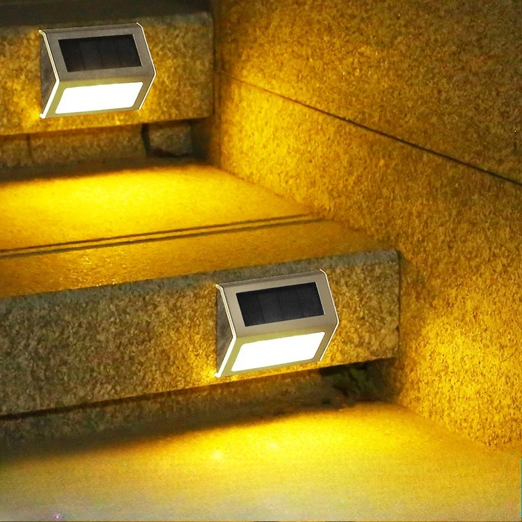 luz-de-parede-solar-para-decoracao-de-jardim-externo-e-escadas