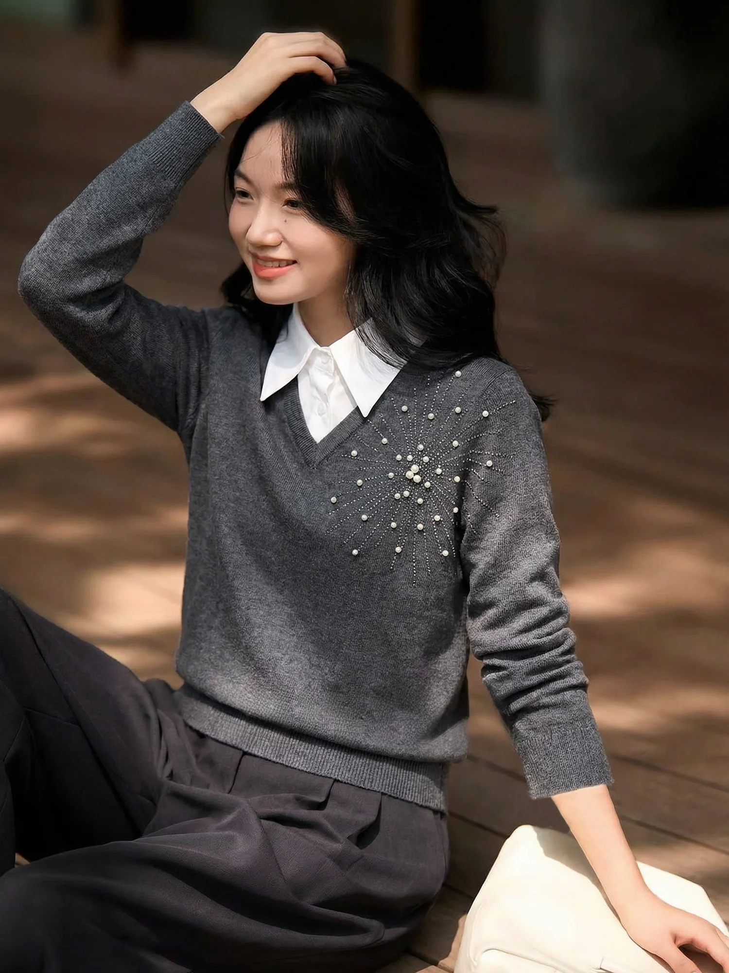 

Chivirin Women's Knitted Sweater V-Ne Button Detail Heavy Embelliment irt Collar Splicing Design Casual Sle Commute