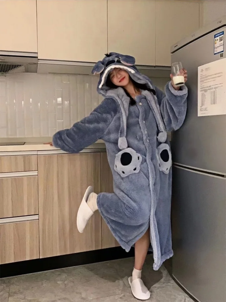 ชุดนอนดิสนีย์ลายสติทช์ สำหรับฤดูใบไม้ร่วงและฤดูหนาว น่ารัก ผ้ากำมะหยี่หนานุ่ม สีคอรัล ชุดนอนยาวสำหรับใส่ที่บ้าน ชุดนอนเด็กผู้หญิง