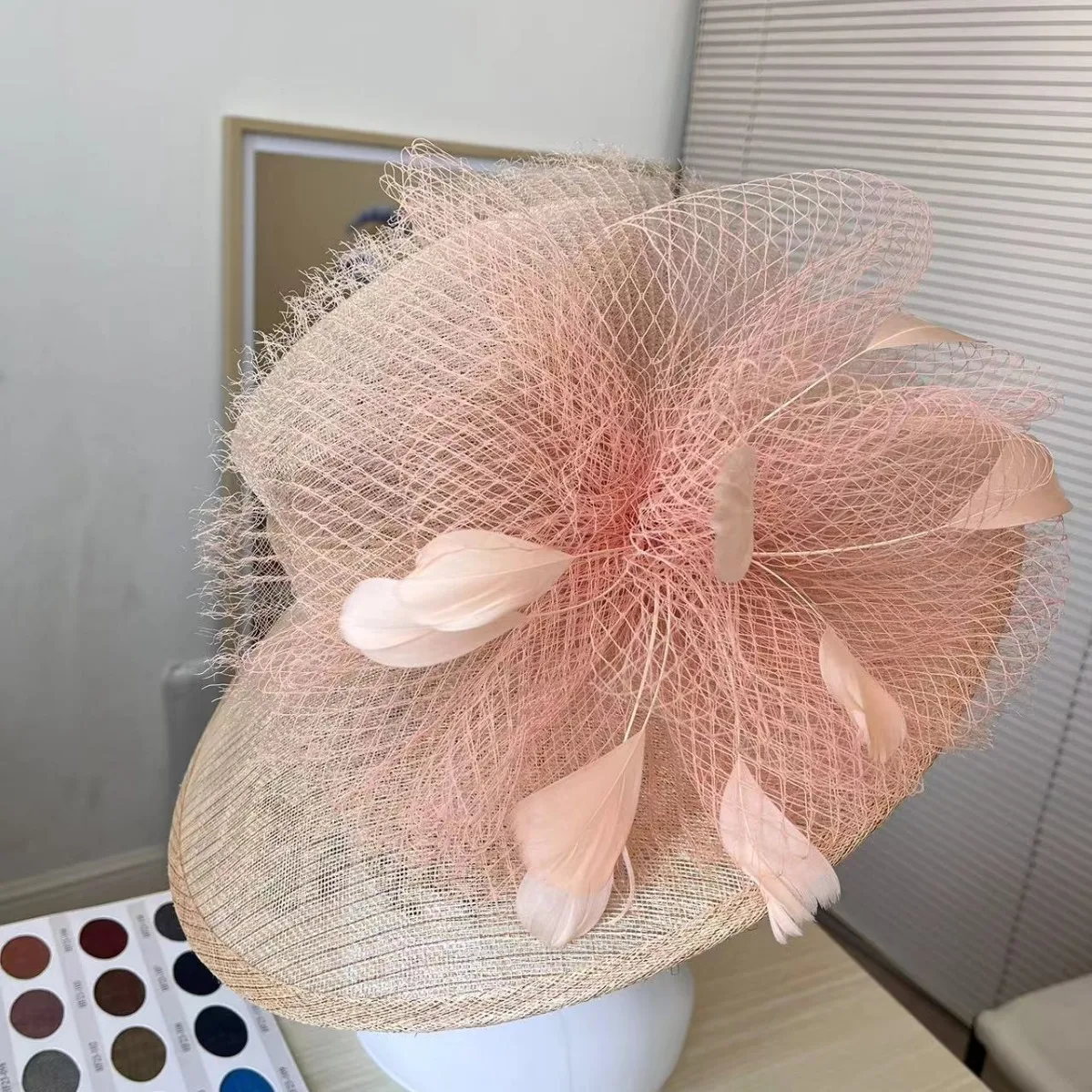 Fashion Women Wide Brim Raffia Hat Women Vacation Beach Hats Flat Top Straw Hat Summer Sun Hat Ladies UV Bucket Hat Wholesale