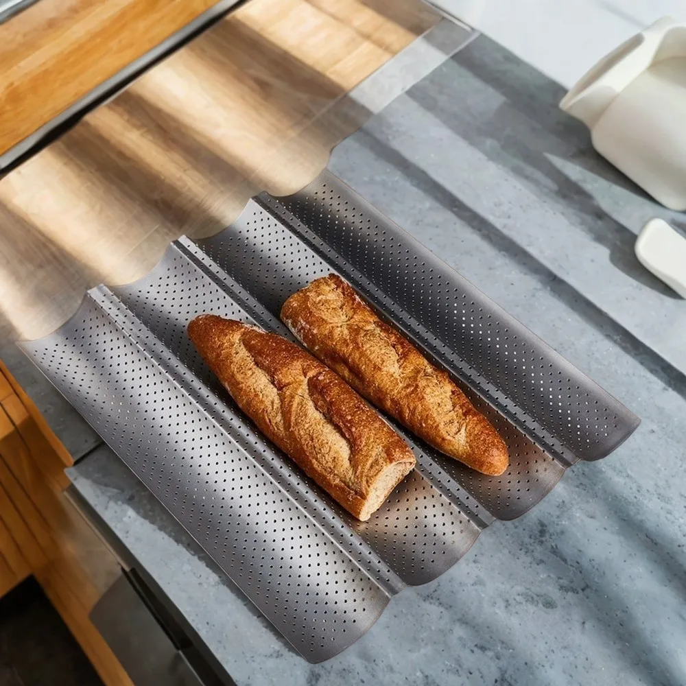 Enhance Your Baking Abilities with this High-Quality, Long-Lasting Nonstick Bread Pan - Essential for Flawless Baking and Crispy