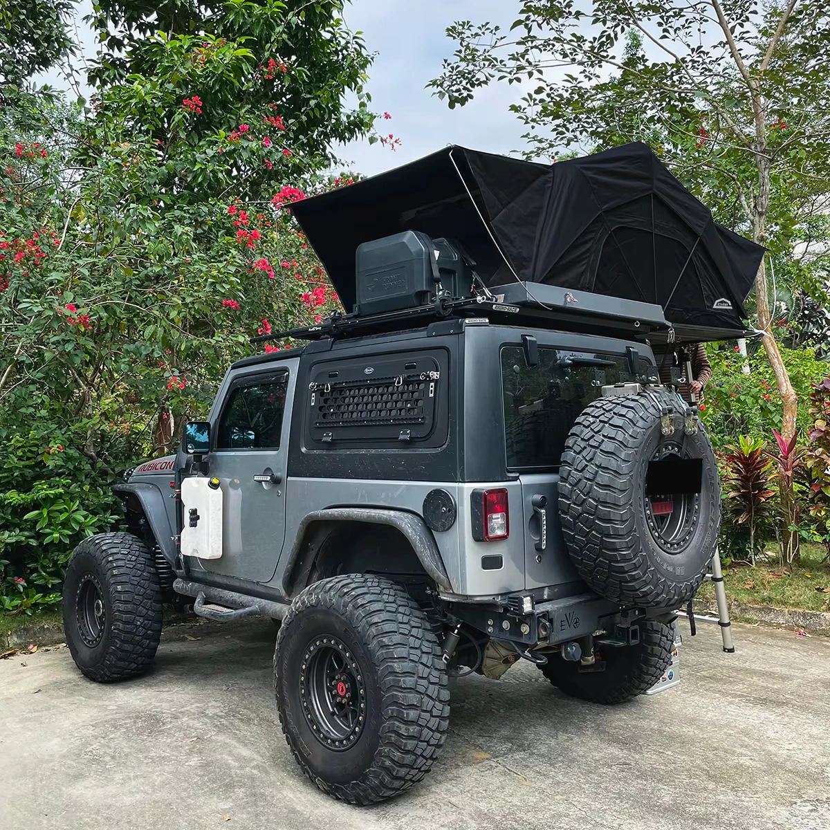 

Ultra-thin Lightweight Roof Tent Anti Condensation Breathable Aluminum Alloy Hard Shell Self Driving Tour 4x4 Roof Tent